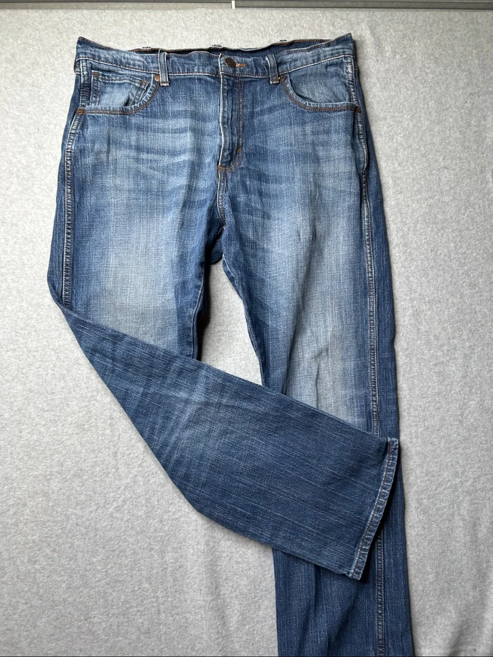 Wrangler‎ Men's Medium Wash Blue Bootcut Jeans